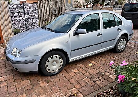 VW Bora Volkswagen 1.6 Basis Basis