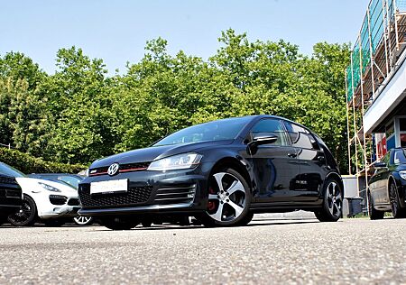 VW Golf Volkswagen VII Lim.LEDER/NAVI/PANO/FENDER/AUTOMATIK