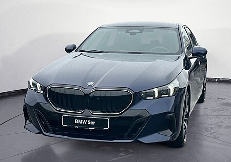 BMW 520d xDrive Limousine AHK Standheizung M-Sport