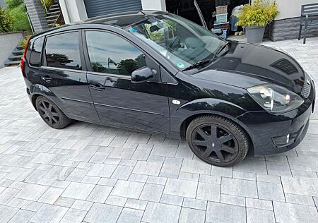 Ford Fiesta 1,3 51 kW Black Magic Black Magic