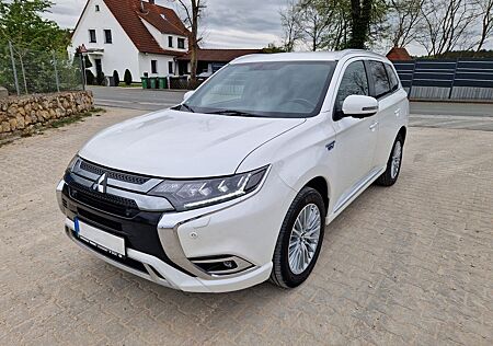 Mitsubishi Outlander 2.4 MIVEC PLUG-IN HYBRID 4WD Plus Plus