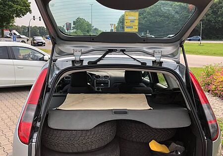 Ford Focus 1,6 Ti-VCT Ghia Ghia