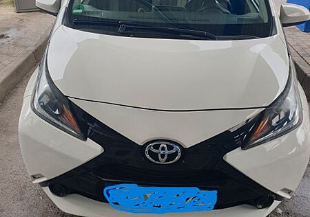 Toyota Aygo (X) Aygo (X) 1,0-l-VVT-i x-play x-play