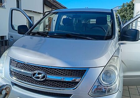 Hyundai H-1 Starex