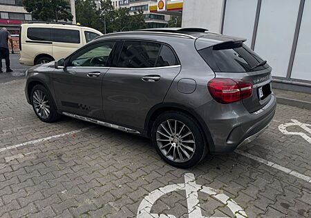 Mercedes-Benz GLA 200 d-AMG-4MATIC DCT-Alcant-Kamera