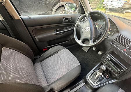 VW Golf Volkswagen 4 · 1.4 Benzin · 75 PS · TÜV neu bis 08/27