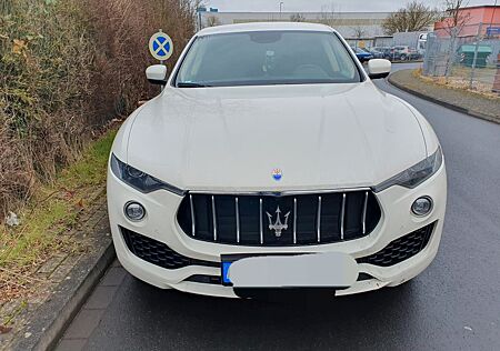 Maserati Levante 3.0 V6 /1HD/KAMERA/PDC/NAVI/TÜV