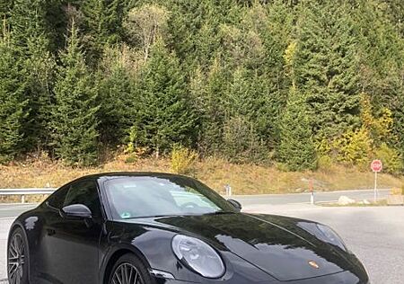 Porsche 992 Carrera 4S .1 /Tiefschwarz/Leder
