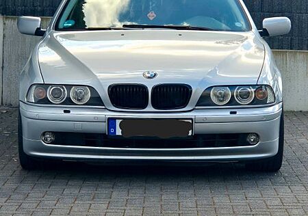 BMW 525i -
