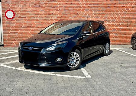 Ford Focus 1,6TDCi Winterpaket/Titanium Tüv NEU !!