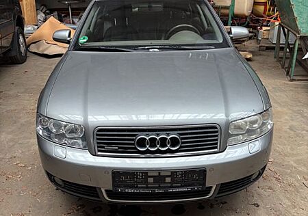Audi A4 3.0 tiptronic quattro -