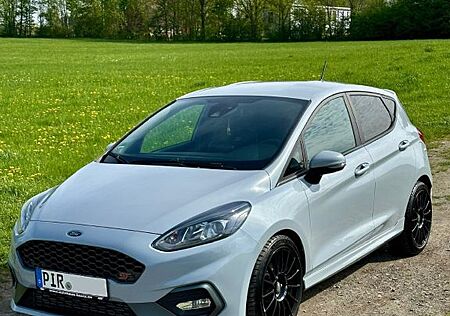 Ford Fiesta 1,5 EcoBoost ST mit Styling-Paket ST ...