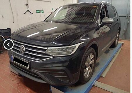 VW Tiguan Allspace Volkswagen Life 2.0TDI 150PS/RCAM/LED/AHK