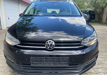 VW Touran Volkswagen 1.5 TSI 7Sitzer Pano Navi Kamera