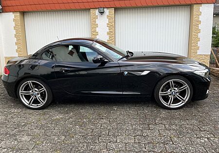 BMW Z4 sDrive23i - M-Paket - 6 Zylinder