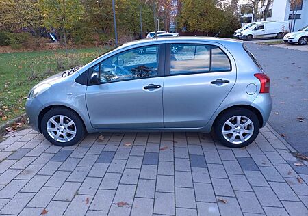 Toyota Yaris gebraucht kaufen Toyota Yaris Cool 1,3-l-VVT-i Cool