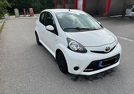 Toyota Aygo (X) Aygo (X) 1,0-l-VVT-i Cool & GO Cool & GO, Navi