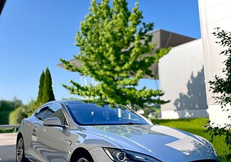 Tesla Model S 85D -