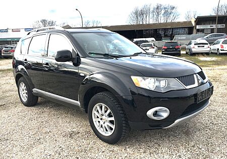 Mitsubishi Outlander 2.2 DI-D Instyle NAVI 7 SITZER AHK GSD