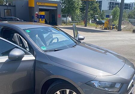 Mercedes-Benz A 180 Advanced MBUX Navi SHZ Park-Ass