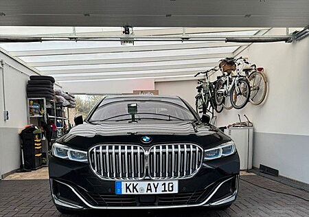 BMW 740d xDrive -Schiebedach Garagenö.1.Hand, Läser