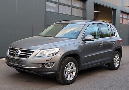 VW Tiguan Volkswagen 2,0 Track & Field 4Motion Bi-Xenon Autom.