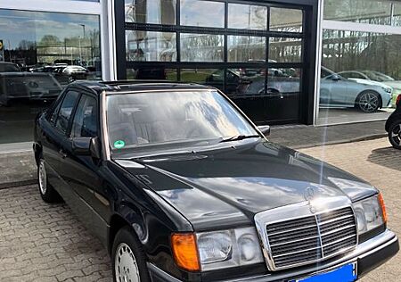 Mercedes-Benz 200 200d Oldtimer