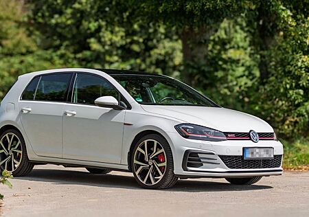 VW Golf Volkswagen 2.0 TSI DSG GTI Performance GTI Performance