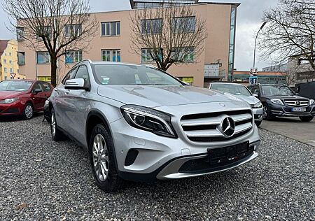 Mercedes-Benz GLA 200 Xenon Kamera Shz Temp LED PDC