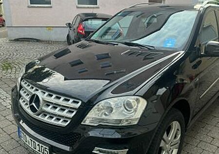 Mercedes-Benz ML 300 CDI 4MATIC BlueEFF. Grand Edition Gra...