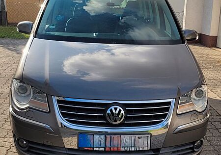 VW Touran Volkswagen 1.4 TSI DSG Highline behindertengerecht