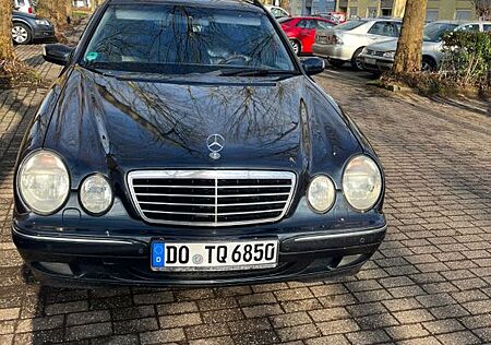 Mercedes-Benz E 220 CDI T AVANTGARDE Avantgarde