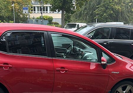 Toyota Auris Hybrid \ SEHR GEPFLEGT/RÜCKPARKKAMERA