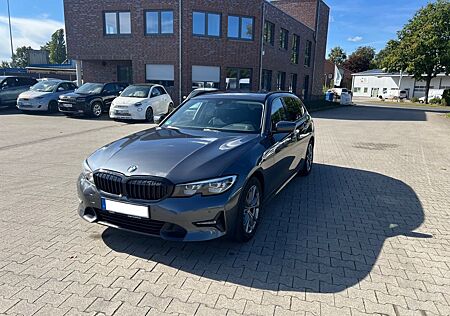 BMW 320d Touring Sport Line Automatik / CarPlay/ PDC