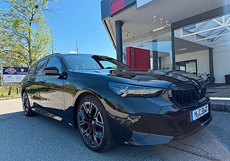 BMW 520d xDrive Touring M-Pro/Black-White/AHK/Pano