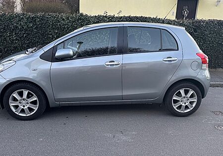 Toyota Yaris 1,33-l-Dual-VVT-i Life AHK Klima