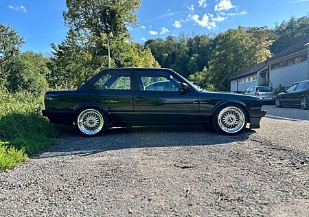 BMW 318i E30 Neu aufgebaut