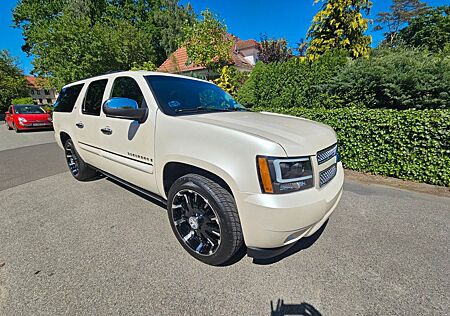 Chevrolet Suburban LTZ lang DVD LED xenon TÜV neu