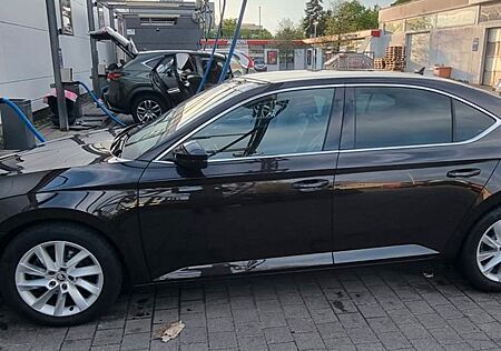 Skoda Superb 2.0 TDI DSG Style