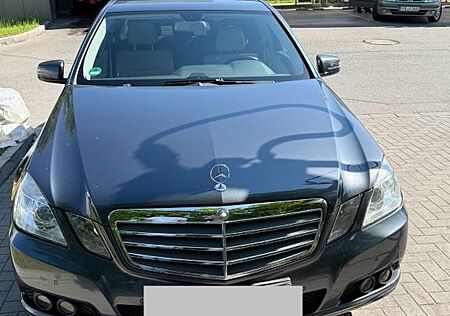 Mercedes-Benz 220 E-Klasse
