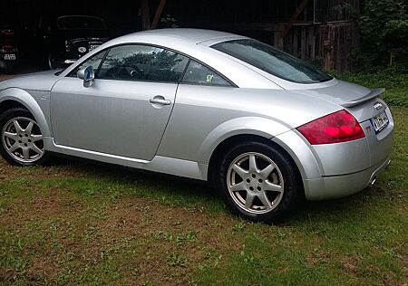 Audi TT Coupe 1.8T quattro 165 kW -