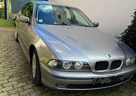 BMW 523i