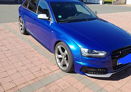 Audi A4 1.8 TFSI quattro S line Avant S line