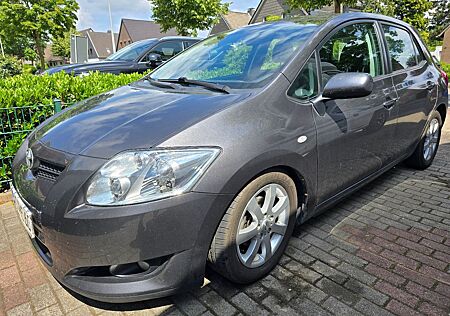Toyota Auris VVT-i 1.Hand TüV 04/27 kpl. Scheckheft Reifen 1A