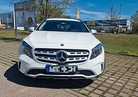 Mercedes-Benz GLA 200 d DCT -