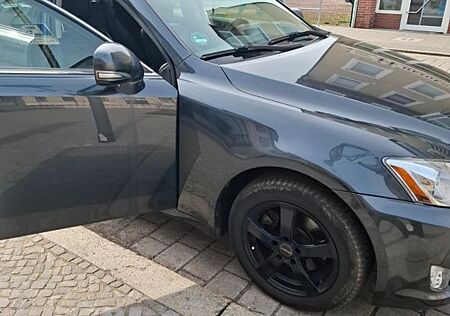 Lexus IS 220 220d -