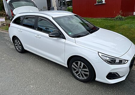 Hyundai i30 1.4 YES Kombi 8 Fachbereift Alu Bremsen Neu