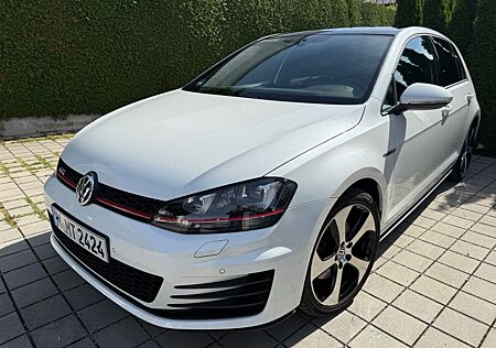 VW Golf Volkswagen 2.0 TSI DSG BMT GTI mit Dynaudio, Onyx weiß