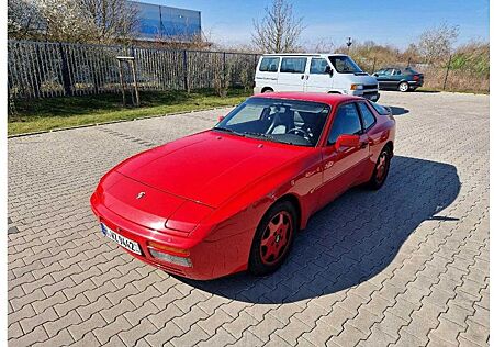 Porsche 944