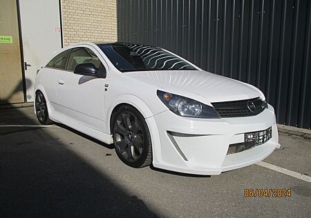 Opel Astra H GTC Black & White